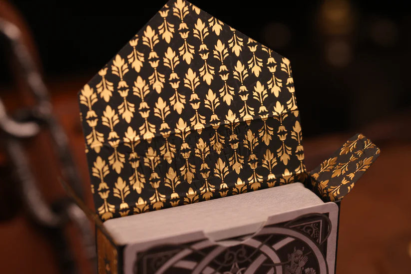 The Magician`s Last Secret Playing Cards Clubs Edition